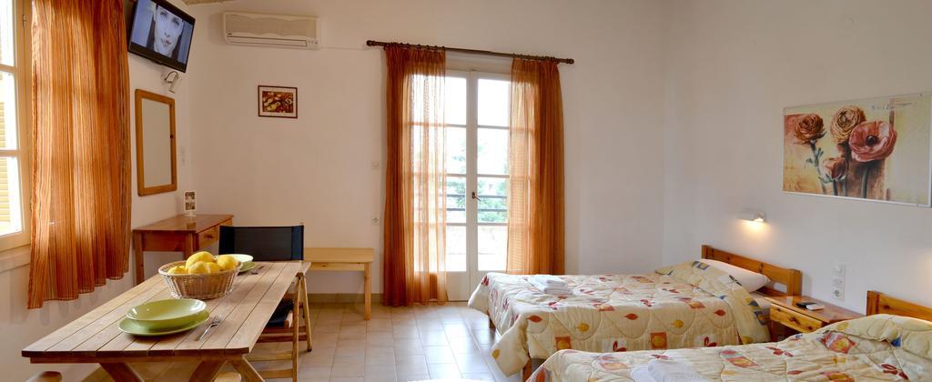 Villa Yiotevi Poros Town エクステリア 写真