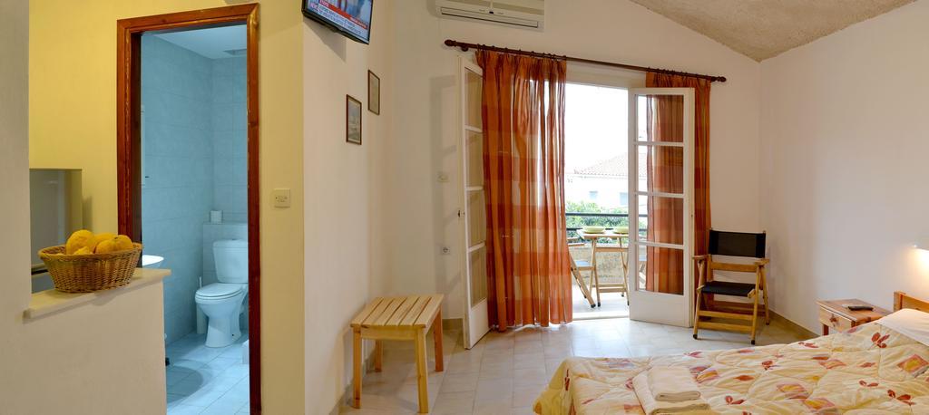 Villa Yiotevi Poros Town エクステリア 写真