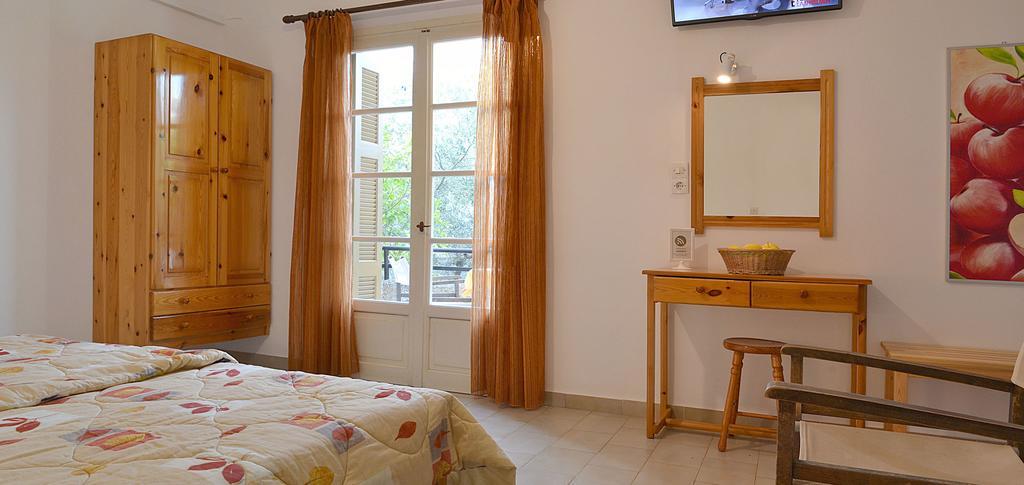 Villa Yiotevi Poros Town エクステリア 写真