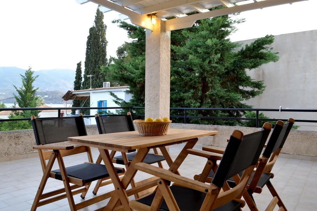 Villa Yiotevi Poros Town エクステリア 写真